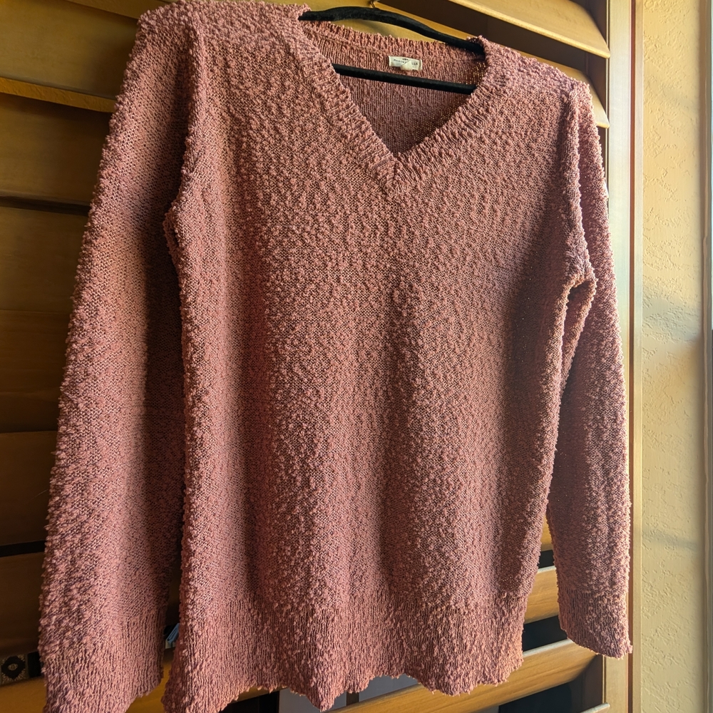 Chic Textured V-Neck Blouse in Rose